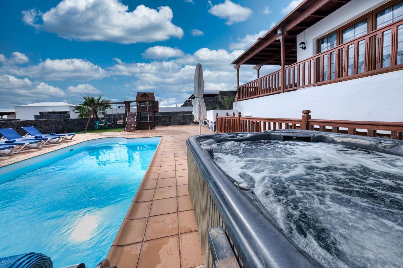 Villa Flavia-Private Pool, Jacuzzi, Sea Views Playa Blanca  Exterior foto